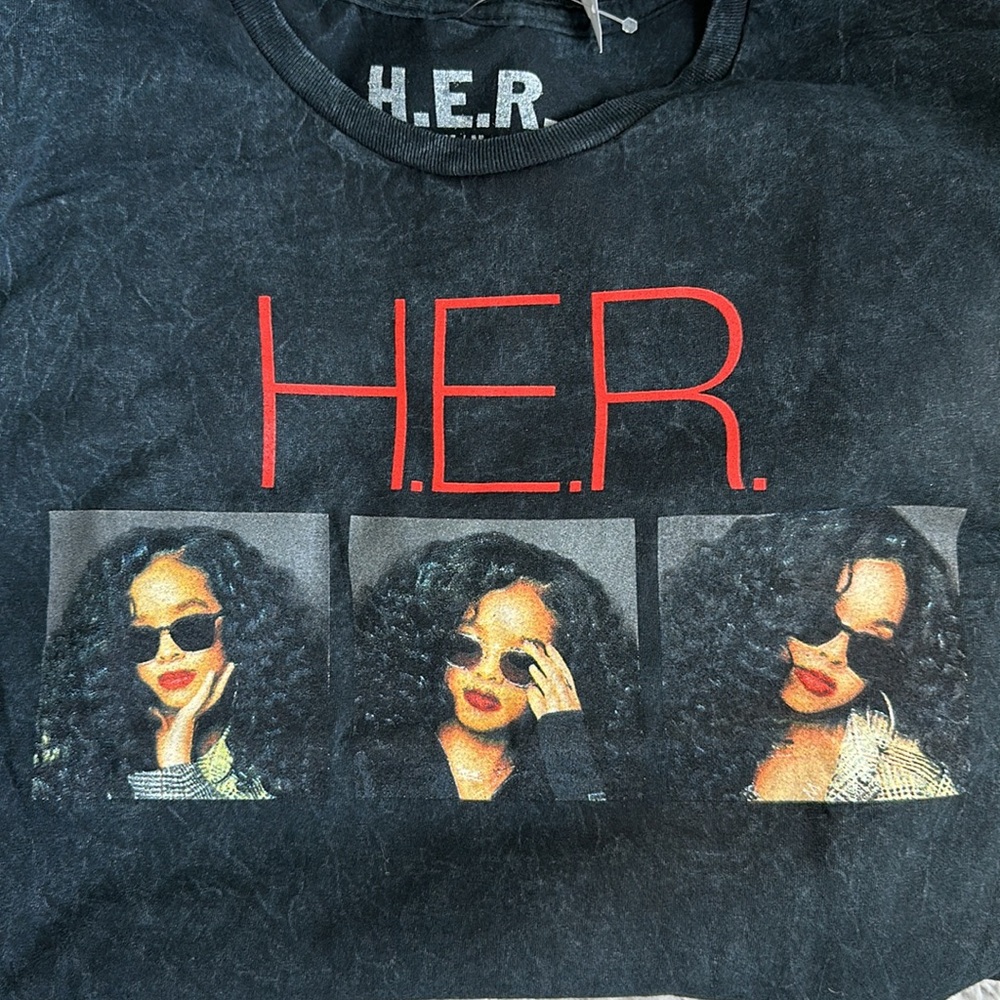 H.E.R. Concert dates T-shirt NWT - Picture 4 of 4
